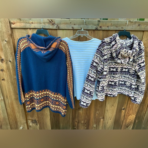 Women’s clothing bundle -3 pieces -SOLD - Picture 10 of 16